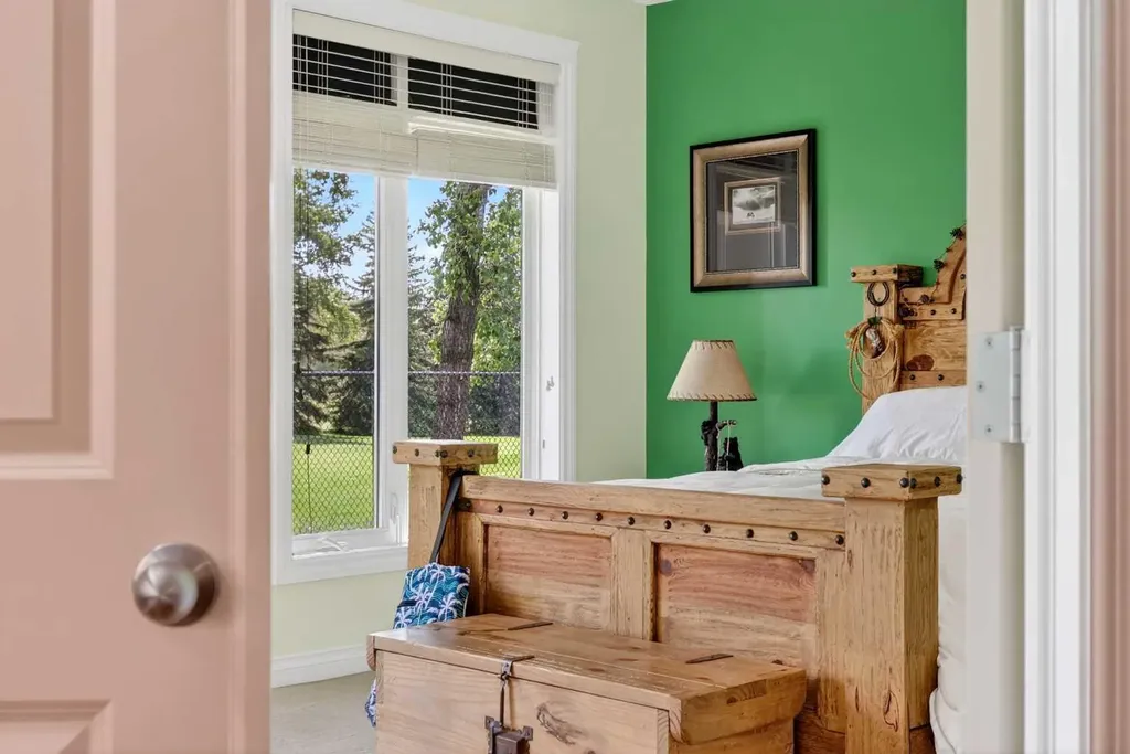 24 Hemlock Crescent SW Calgary AB T3C 2Z1