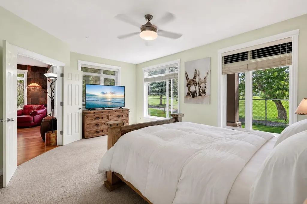 24 Hemlock Crescent SW Calgary AB T3C 2Z1