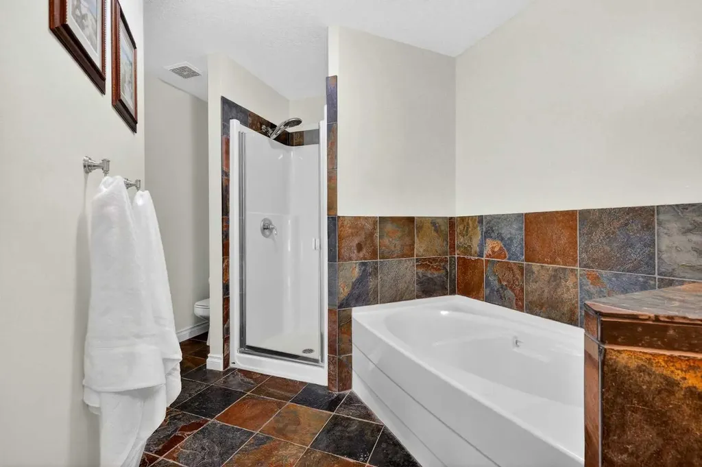 24 Hemlock Crescent SW Calgary AB T3C 2Z1