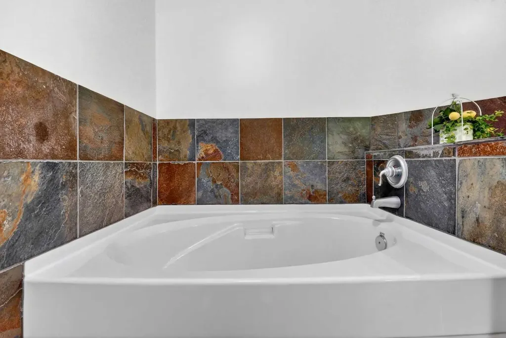 24 Hemlock Crescent SW Calgary AB T3C 2Z1