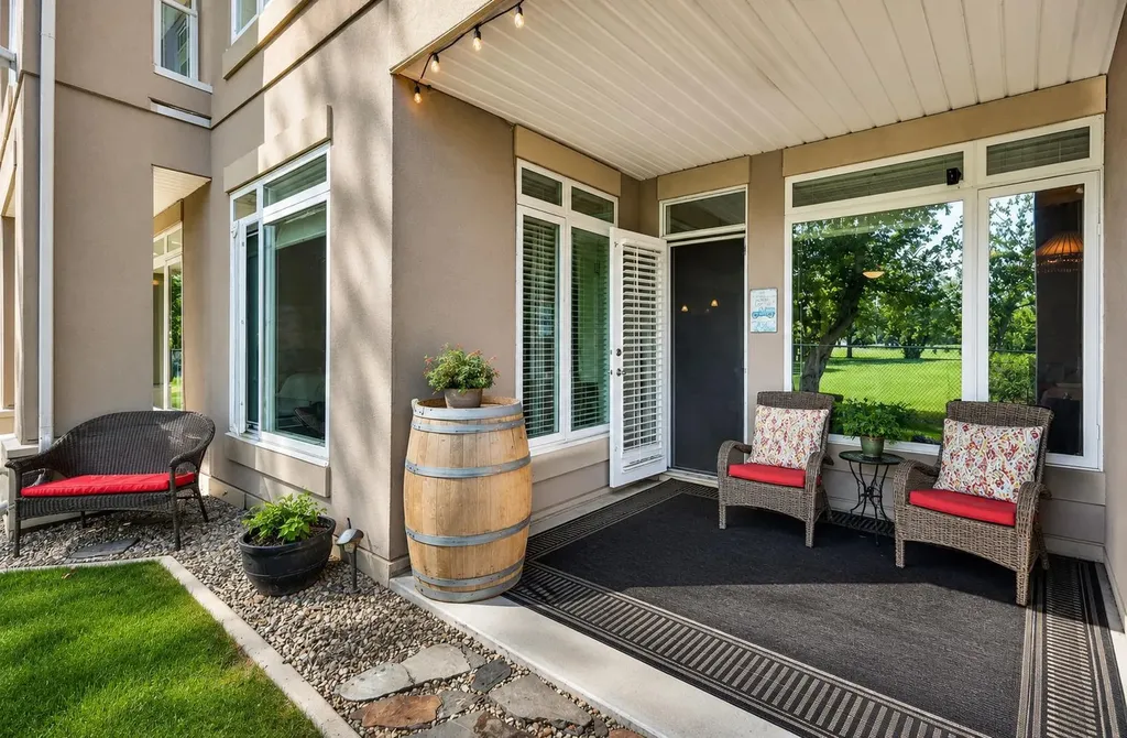 24 Hemlock Crescent SW Calgary AB T3C 2Z1
