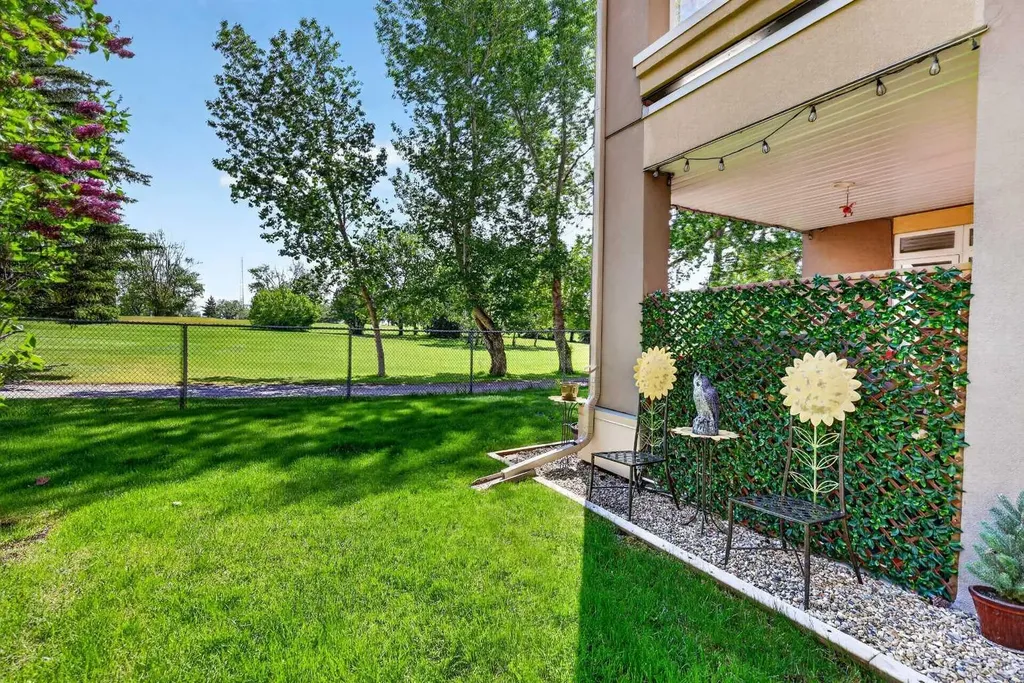 24 Hemlock Crescent SW Calgary AB T3C 2Z1