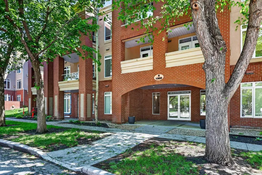 24 Hemlock Crescent SW Calgary AB T3C 2Z1