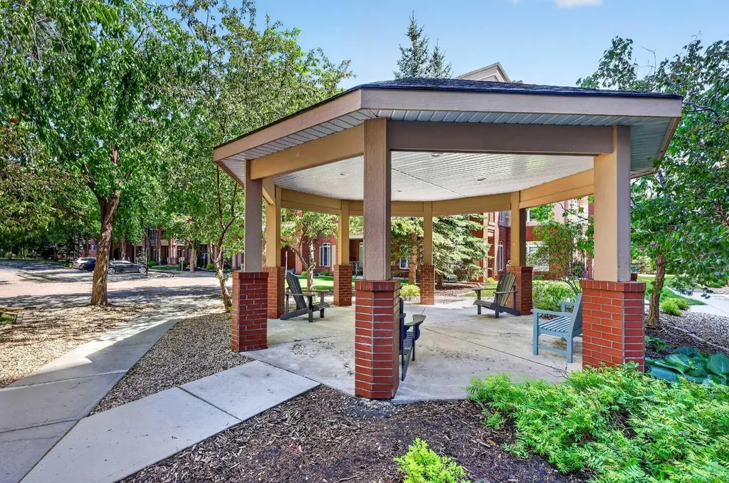 24 Hemlock Crescent SW Calgary AB T3C 2Z1
