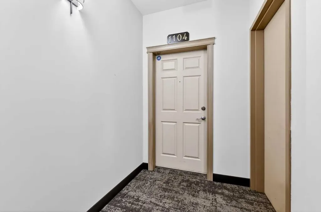 24 Hemlock Crescent SW Calgary AB T3C 2Z1