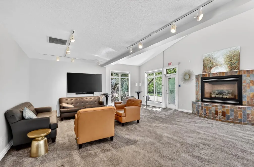 24 Hemlock Crescent SW Calgary AB T3C 2Z1