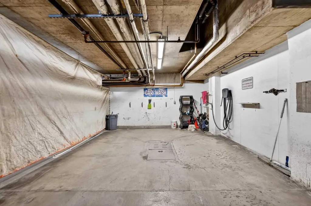 24 Hemlock Crescent SW Calgary AB T3C 2Z1