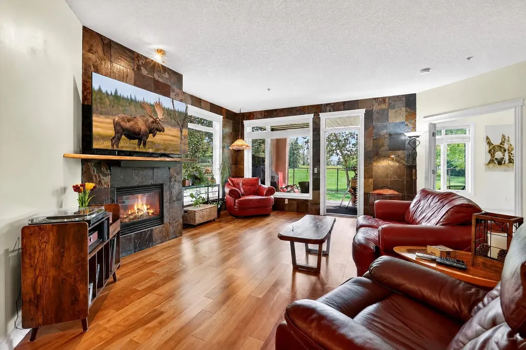 24 Hemlock Crescent SW Calgary AB T3C 2Z1