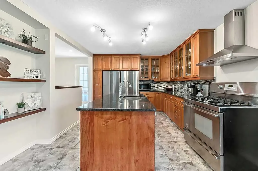 118018 380 Avenue E Rural Foothills County AB T1V 1N3