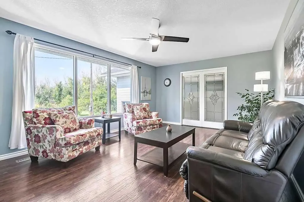 118018 380 Avenue E Rural Foothills County AB T1V 1N3