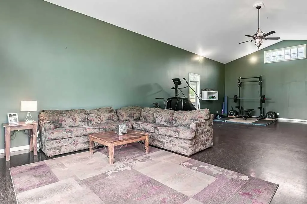 118018 380 Avenue E Rural Foothills County AB T1V 1N3