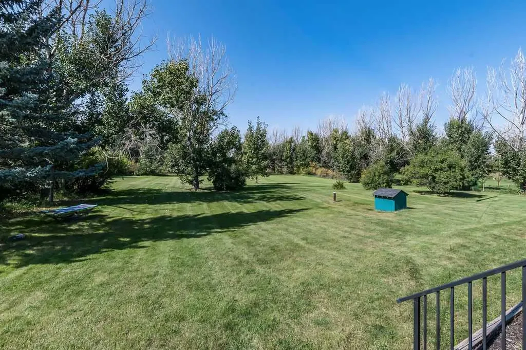 118018 380 Avenue E Rural Foothills County AB T1V 1N3