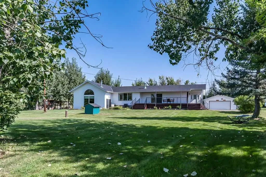 118018 380 Avenue E Rural Foothills County AB T1V 1N3