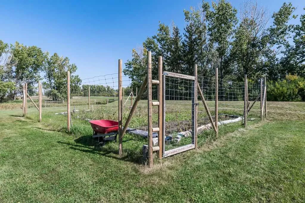 118018 380 Avenue E Rural Foothills County AB T1V 1N3