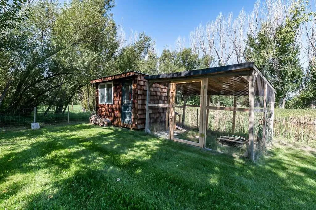 118018 380 Avenue E Rural Foothills County AB T1V 1N3