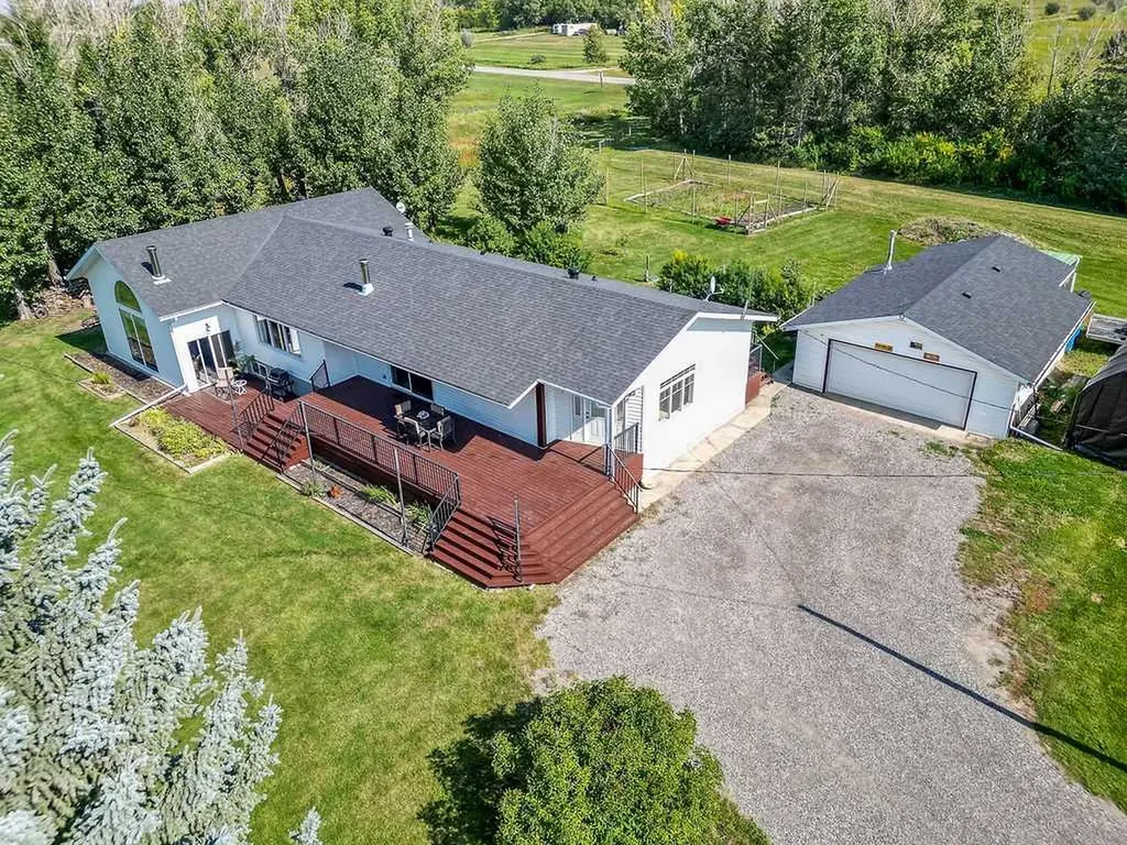 118018 380 Avenue E Rural Foothills County AB T1V 1N3