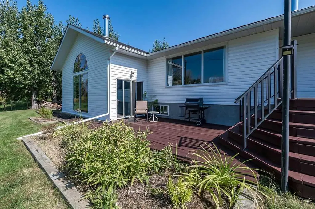 118018 380 Avenue E Rural Foothills County AB T1V 1N3