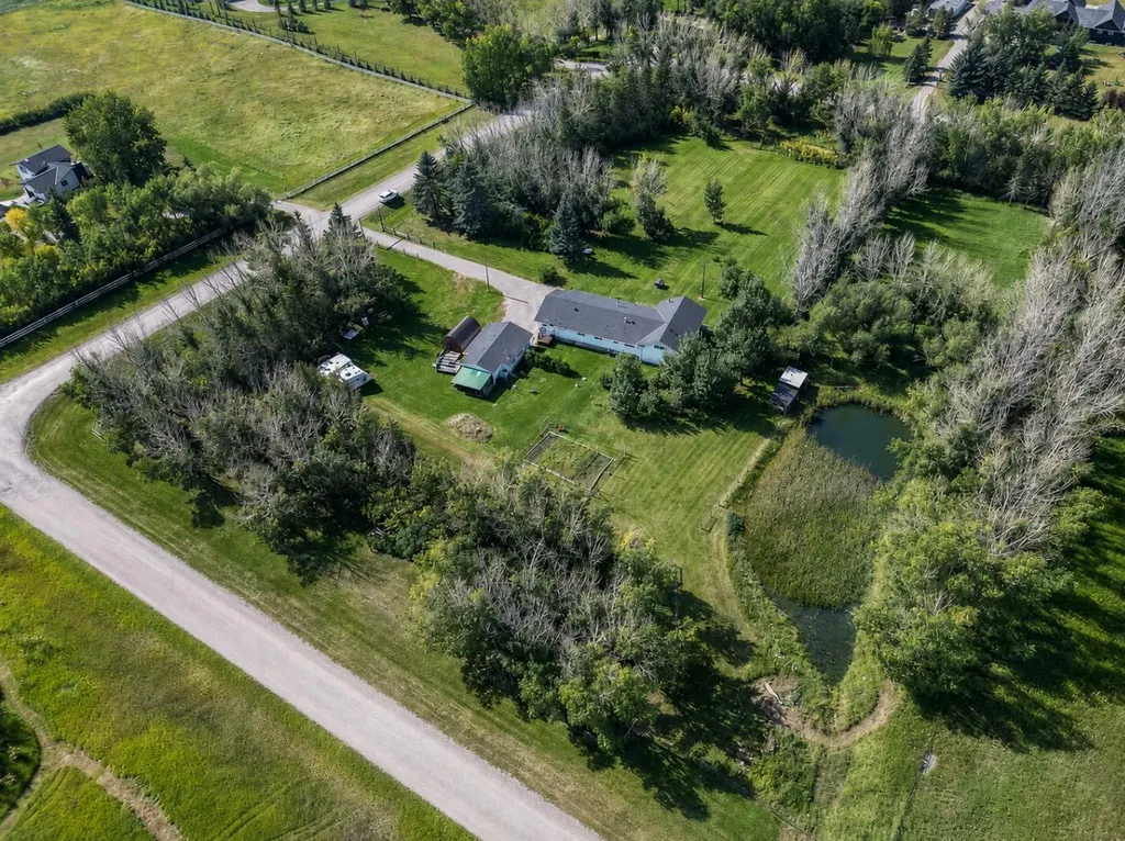 118018 380 Avenue E Rural Foothills County AB T1V 1N3