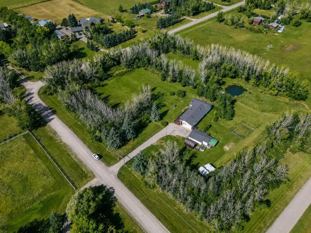 118018 380 Avenue E Rural Foothills County AB T1V 1N3