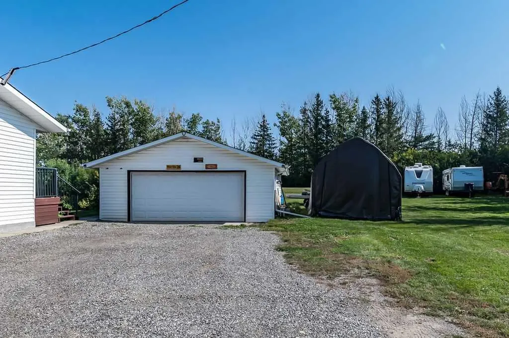 118018 380 Avenue E Rural Foothills County AB T1V 1N3