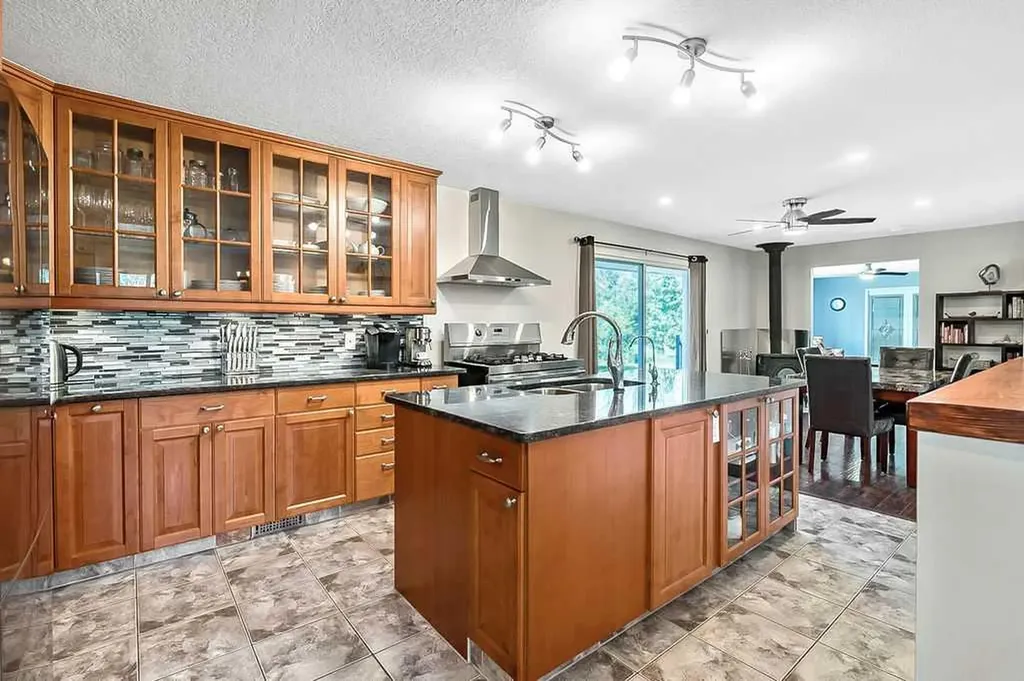 118018 380 Avenue E Rural Foothills County AB T1V 1N3