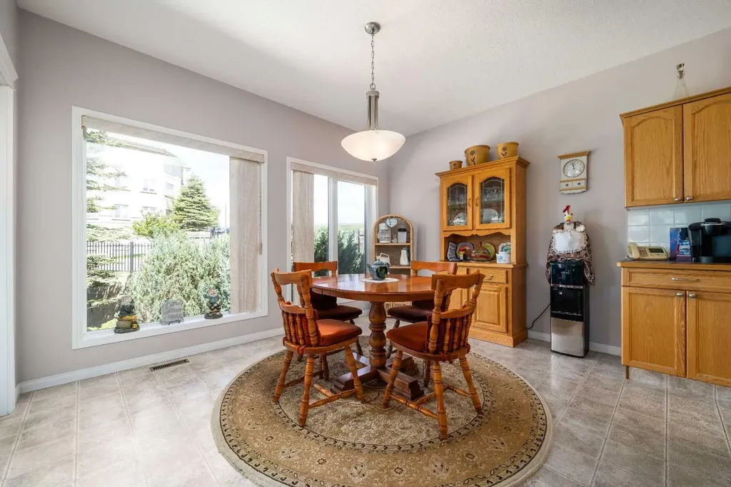8 River Ridge Drive NW Medicine Hat AB T1A 8T3