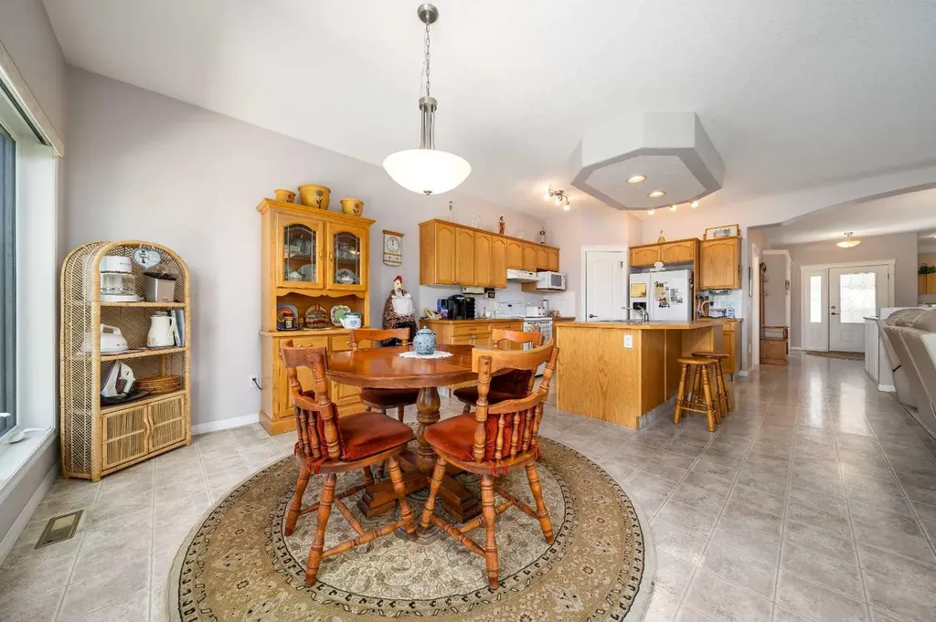 8 River Ridge Drive NW Medicine Hat AB T1A 8T3