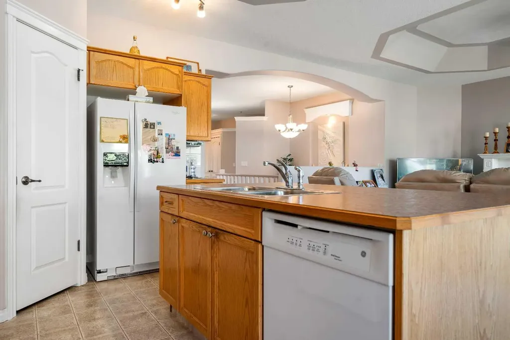 8 River Ridge Drive NW Medicine Hat AB T1A 8T3