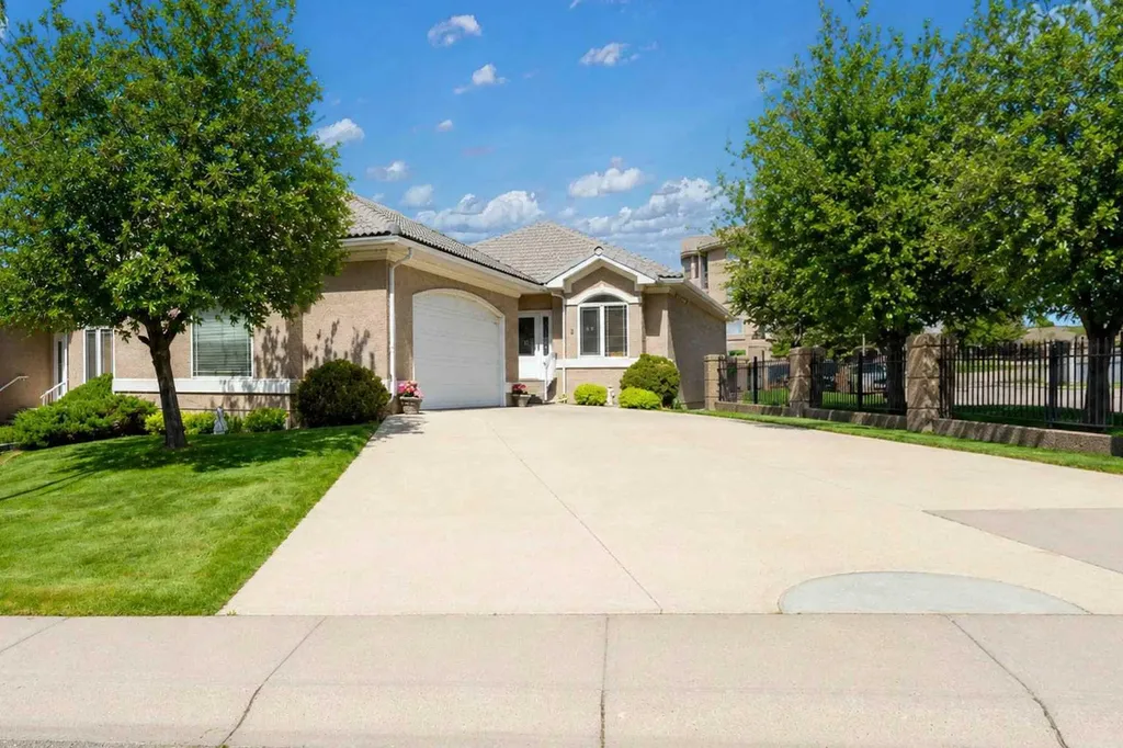 8 River Ridge Drive NW Medicine Hat AB T1A 8T3