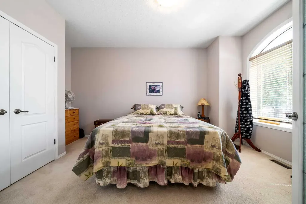 8 River Ridge Drive NW Medicine Hat AB T1A 8T3