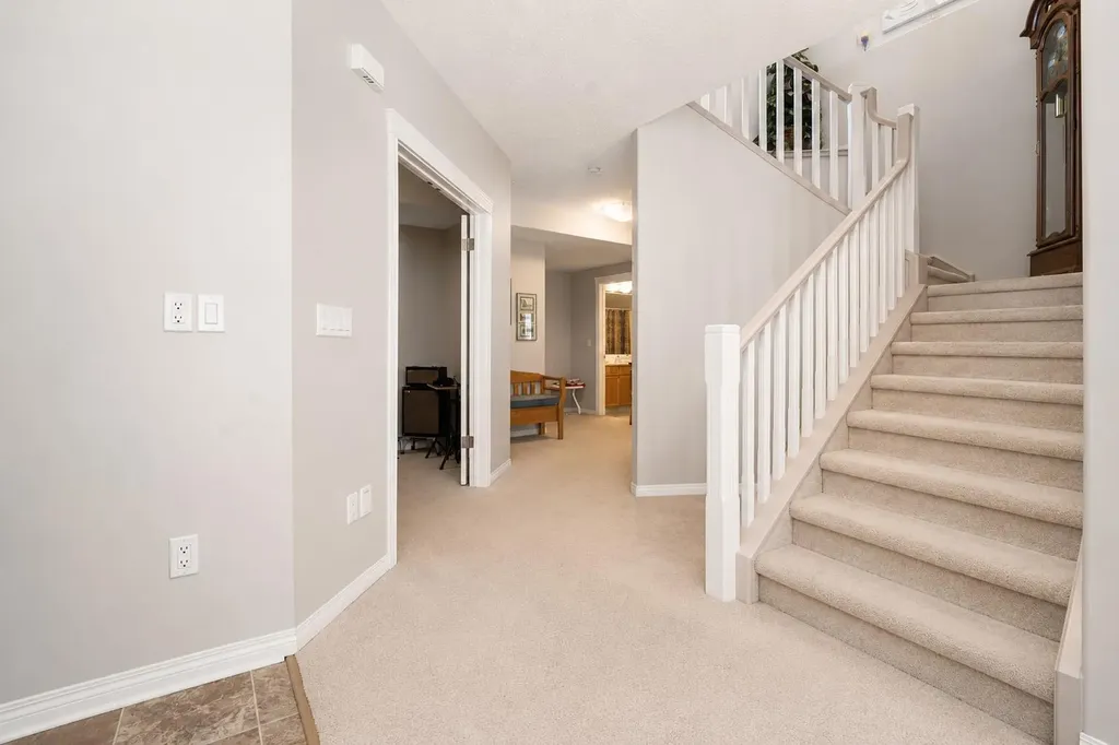 8 River Ridge Drive NW Medicine Hat AB T1A 8T3