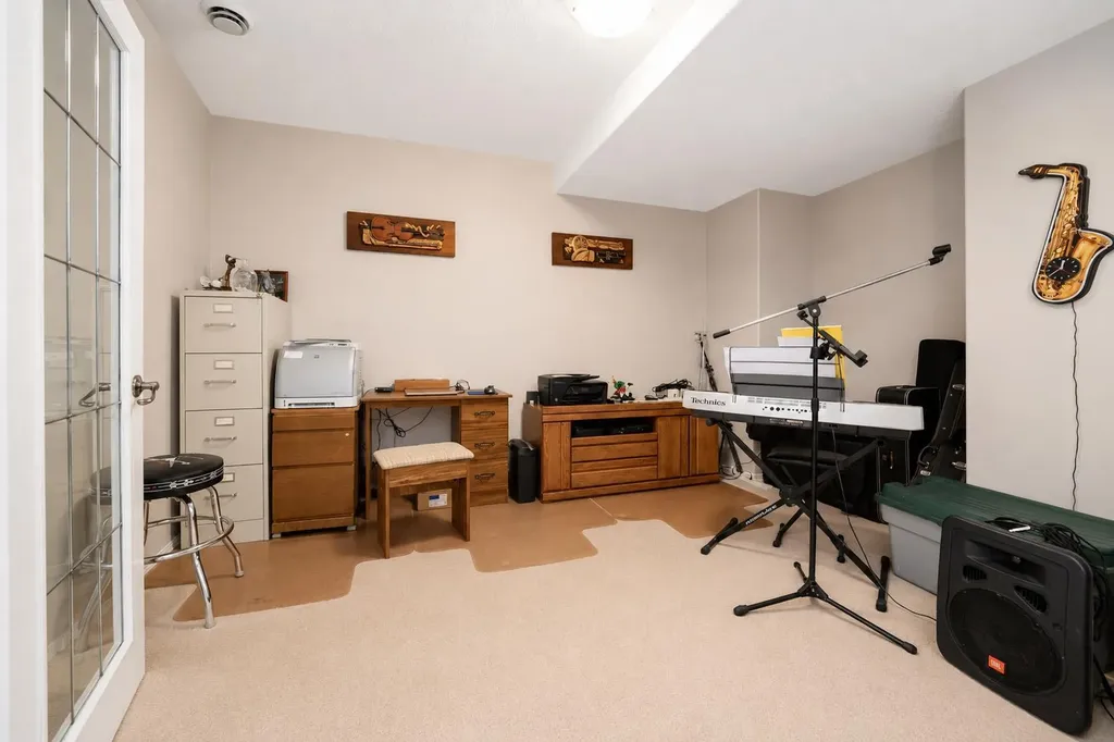 8 River Ridge Drive NW Medicine Hat AB T1A 8T3