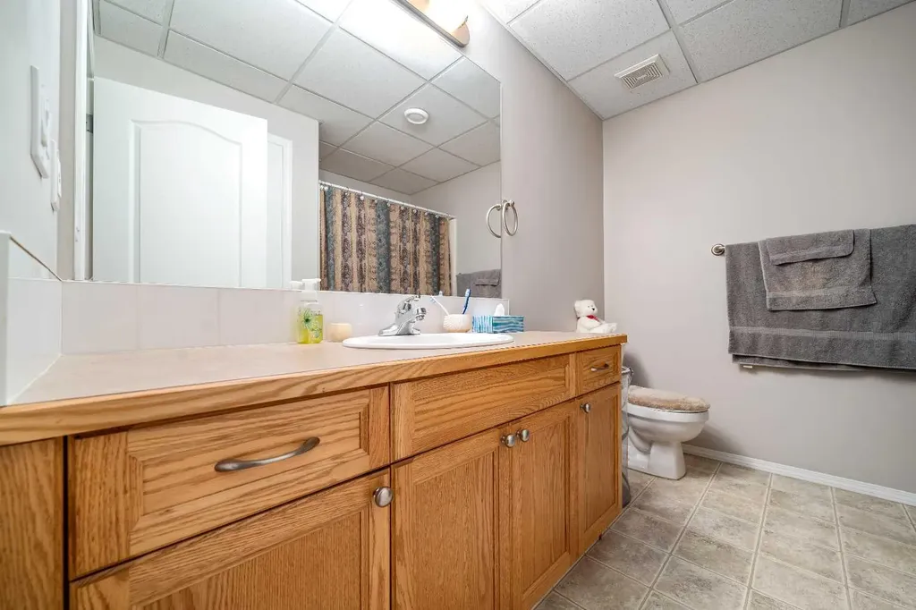 8 River Ridge Drive NW Medicine Hat AB T1A 8T3