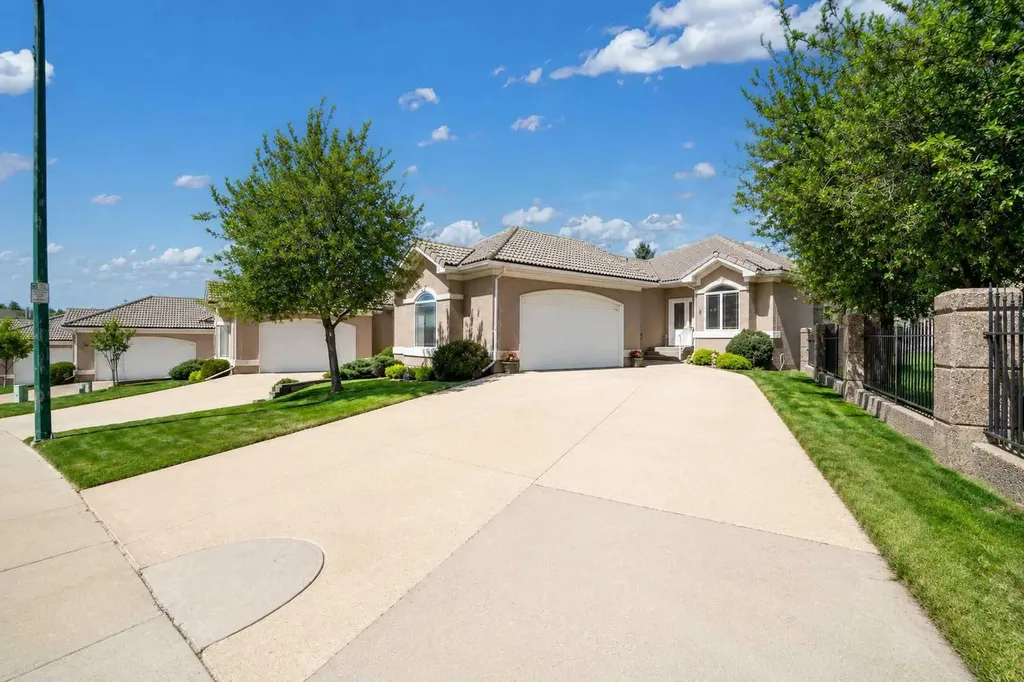 8 River Ridge Drive NW Medicine Hat AB T1A 8T3