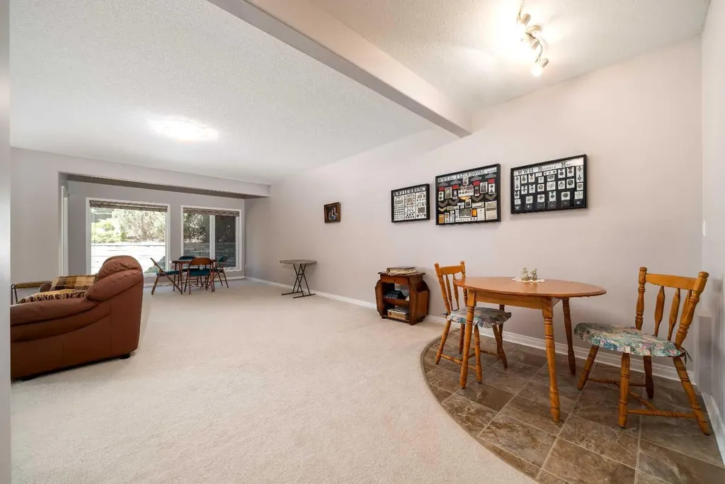 8 River Ridge Drive NW Medicine Hat AB T1A 8T3