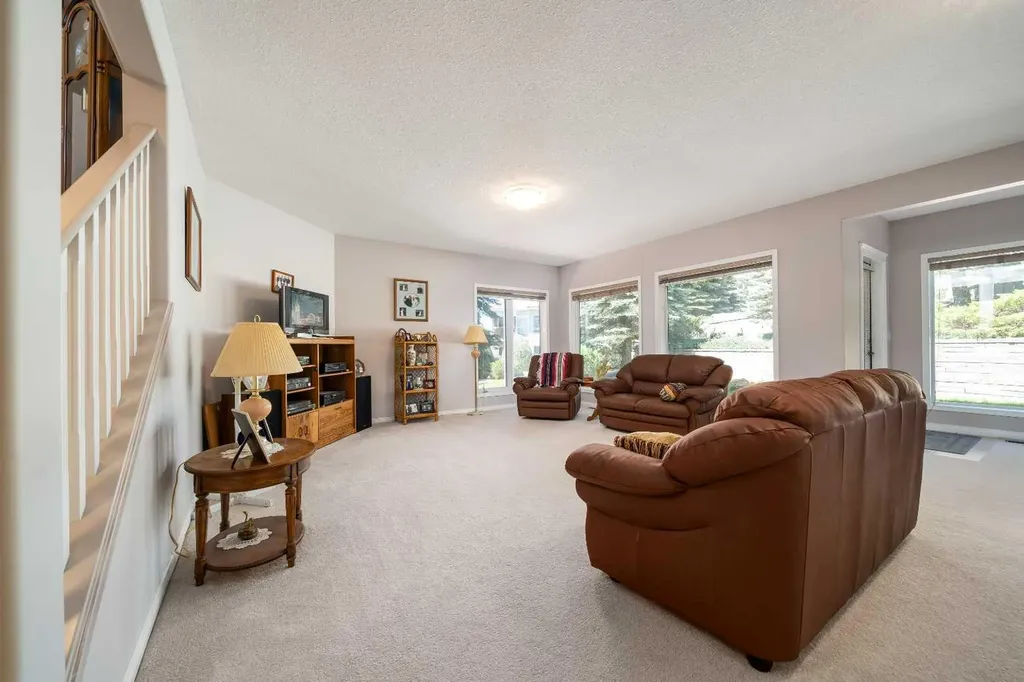 8 River Ridge Drive NW Medicine Hat AB T1A 8T3