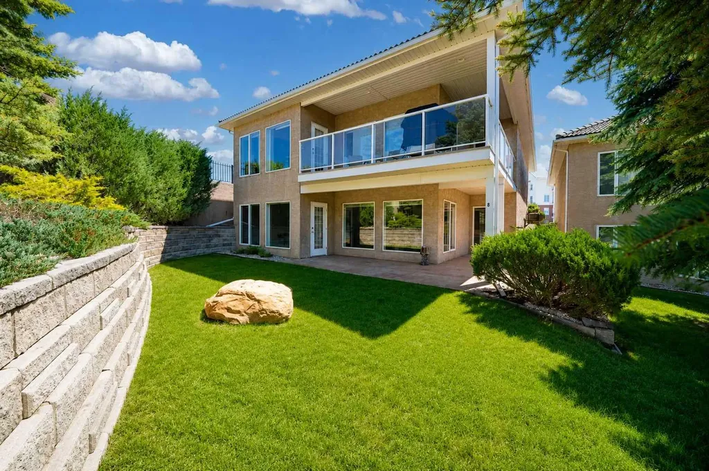 8 River Ridge Drive NW Medicine Hat AB T1A 8T3