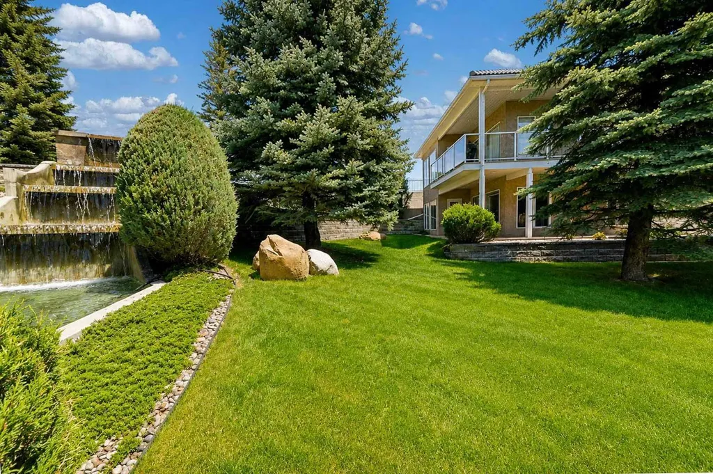 8 River Ridge Drive NW Medicine Hat AB T1A 8T3