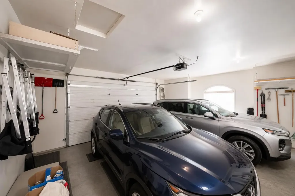 8 River Ridge Drive NW Medicine Hat AB T1A 8T3