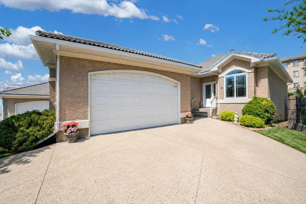 8 River Ridge Drive NW Medicine Hat AB T1A 8T3