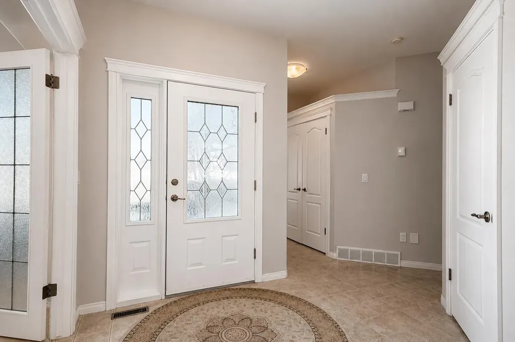8 River Ridge Drive NW Medicine Hat AB T1A 8T3