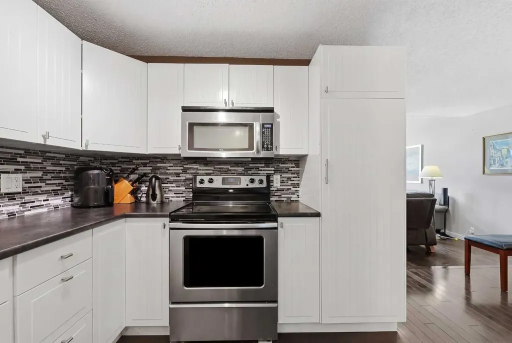 12625 24 Street SW Calgary AB T2W 4B1