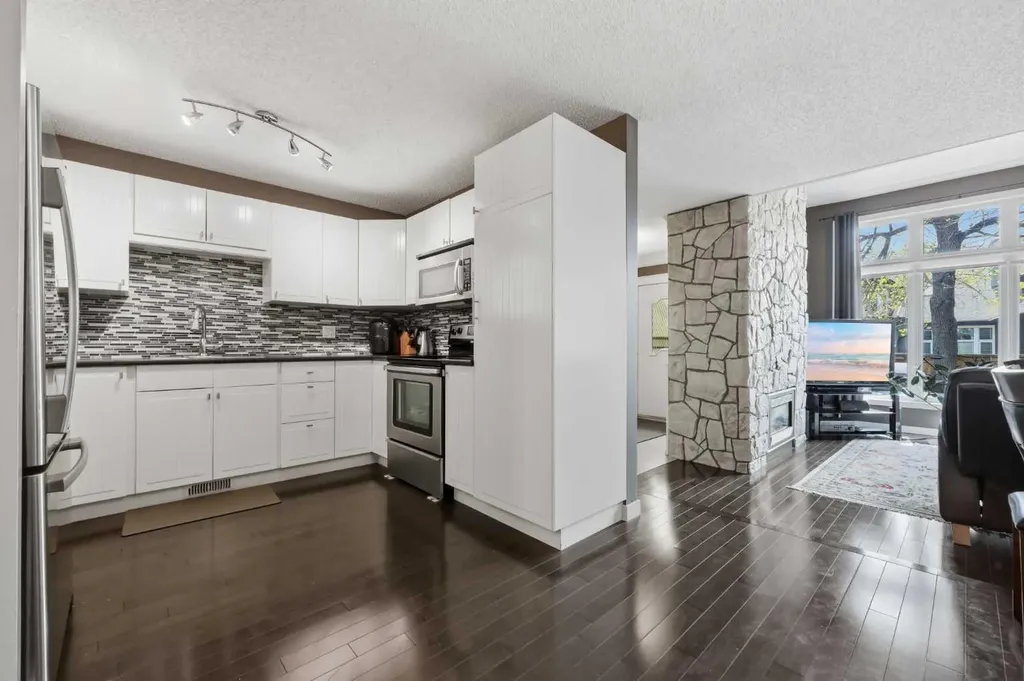 12625 24 Street SW Calgary AB T2W 4B1
