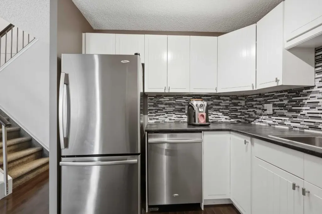 12625 24 Street SW Calgary AB T2W 4B1