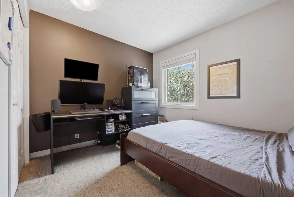 12625 24 Street SW Calgary AB T2W 4B1
