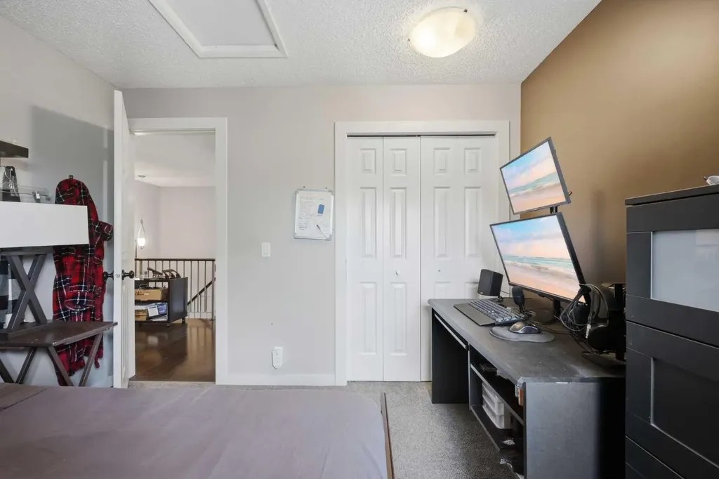 12625 24 Street SW Calgary AB T2W 4B1