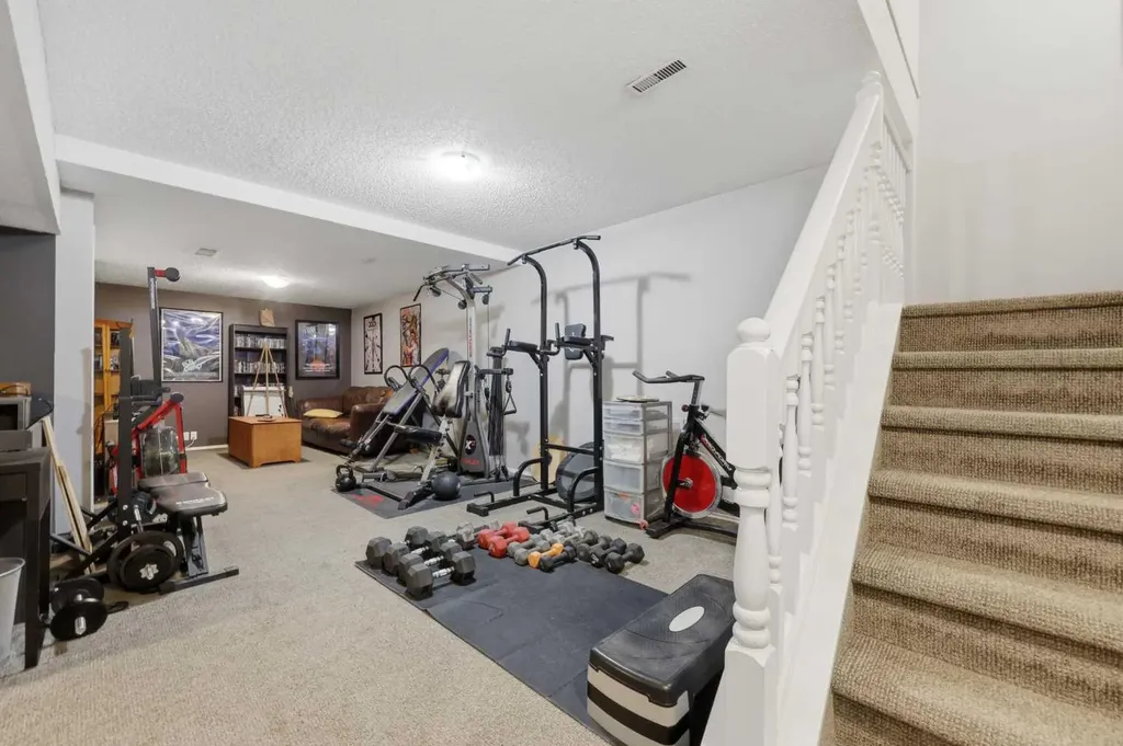 12625 24 Street SW Calgary AB T2W 4B1