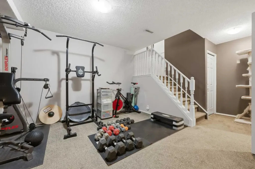 12625 24 Street SW Calgary AB T2W 4B1