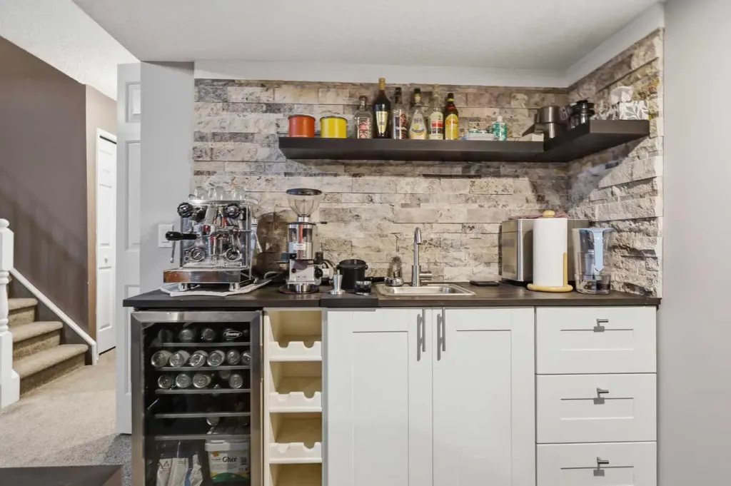 12625 24 Street SW Calgary AB T2W 4B1