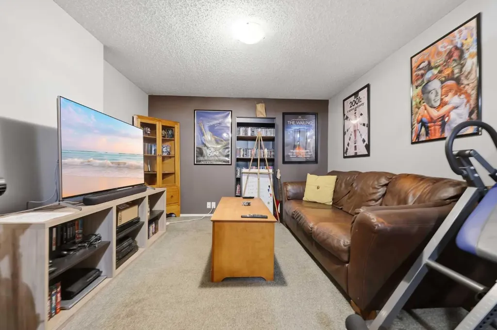 12625 24 Street SW Calgary AB T2W 4B1